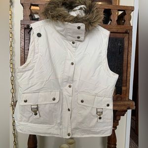 Betty Rides Women’s better brand snowboard/ski vest w/tags size XL; Never worn.